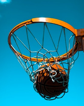 mentaltræning og opmærksomhedstræning. Mentaltræning har til formål at optimere din hjerne og gøre dig bedre i stand til at gøre, det du gør. Opmærksomhedstræning har til formål at optimere din hjerne og gøre dig bedre i stand til at være, den du er